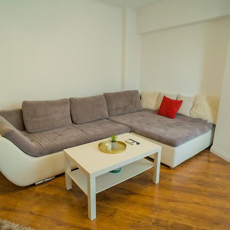 Cozy & Spacious 2Br Apartment With Netflix Bucareste Exterior foto
