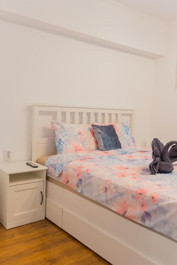 Cozy & Spacious 2Br Apartment With Netflix Bucareste Exterior foto